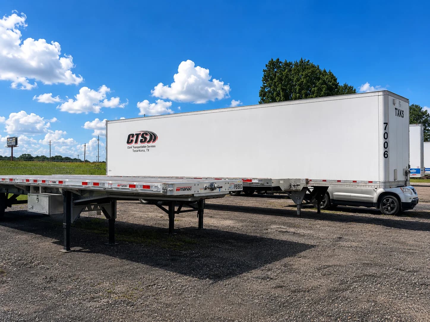 CTS dry van and flatbed trailers at the Texarkana yard
